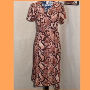 GORGEOUS MIDI WRAP DRESS